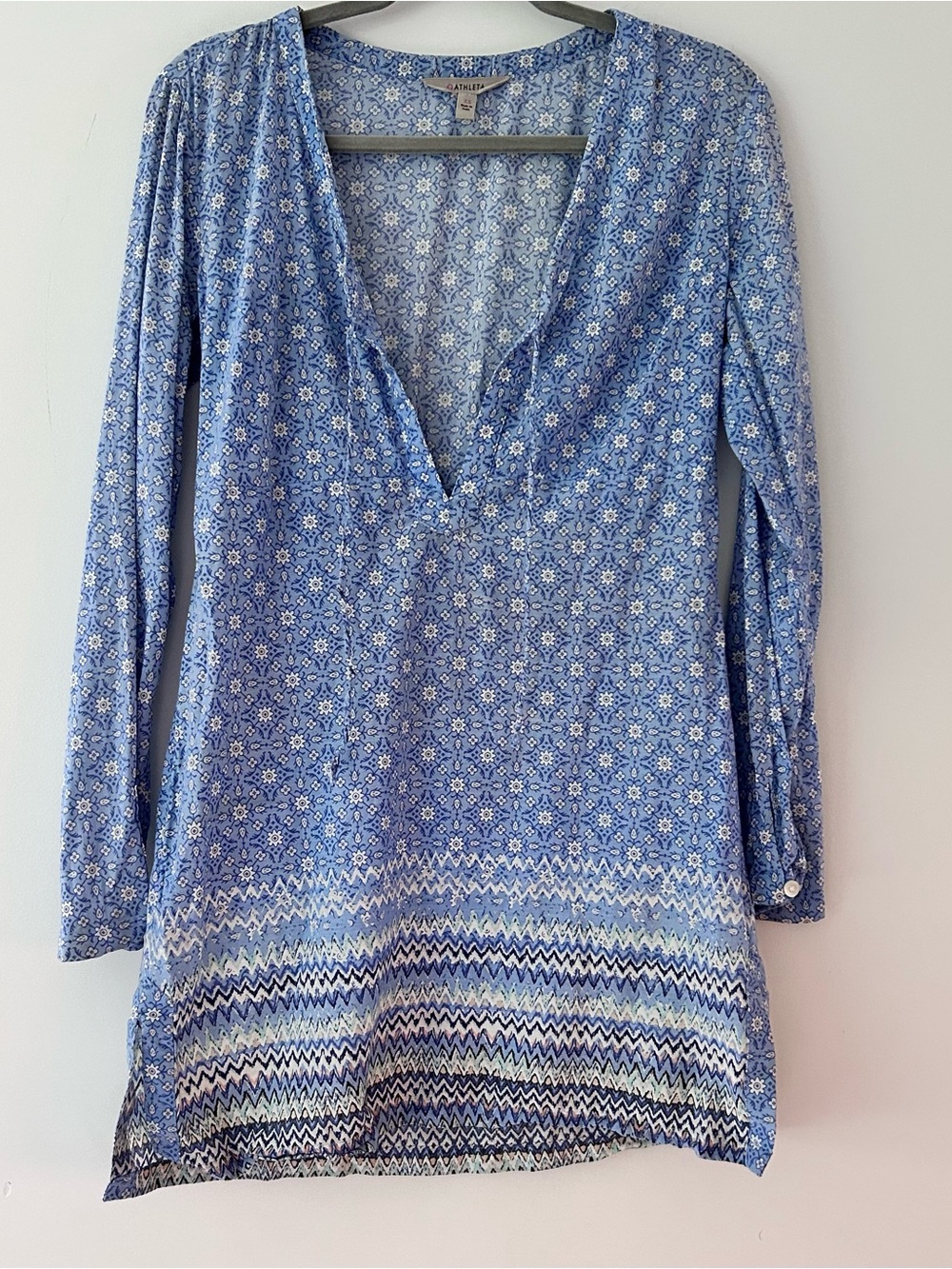 Athleta|Light Blue Printed V-Neck Long-Sleeve Swimsuit Cover sz XS